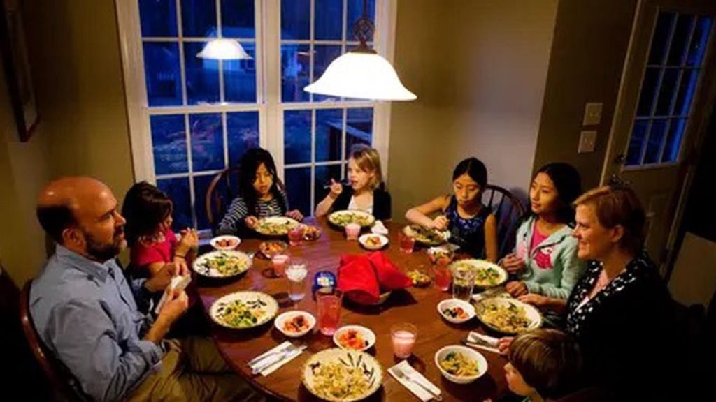 Northwestern Medicine Ungkap Jam Makan Malam Terbaik: Ini Waktu Ideal untuk Kesehatan Tubuh